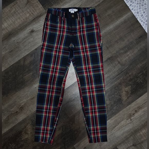 Vineyard Vines,  Women's Size 0 Skinny Leg Holiday Pants - Picture 3 of 9